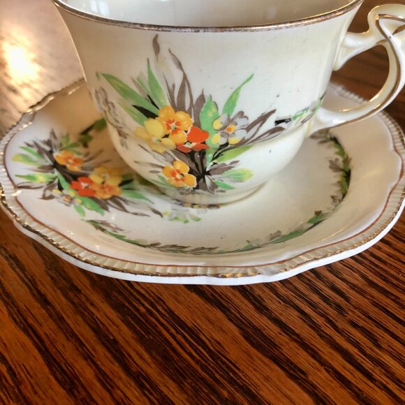 Assorted Set of Vintage Royal Winton Grimwades China Dinnerware - Picture 4 of 7